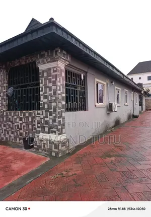 7bdrm House in Ogunwenye, Benin City for sale