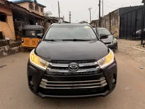 Toyota Highlander XLE 4x4 V6 (3.5L 6cyl 8A) 2017 Black