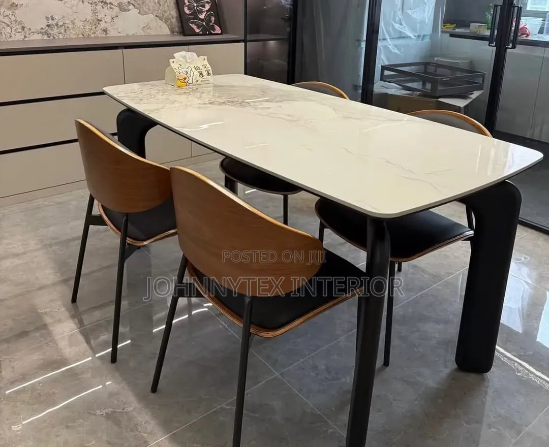 Off-White Table