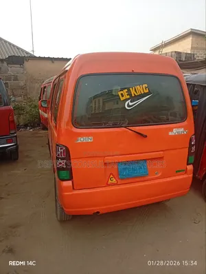 Suzuki APV Minibus 2011 Orange