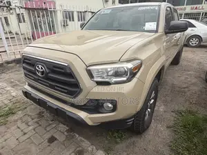 Toyota Tacoma 2017 Gold