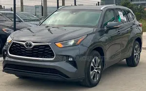Toyota Highlander XLE 2022 Matt Black