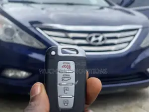 Hyundai Sonata SE 2.0T Sedan FWD (2.0L 4cyl 6A) 2013 Blue