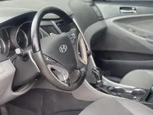 Hyundai Sonata SE 2.0T Sedan FWD (2.0L 4cyl 6A) 2013 Blue