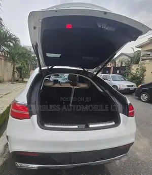 Mercedes-Benz GLE-Class 2016 Off white