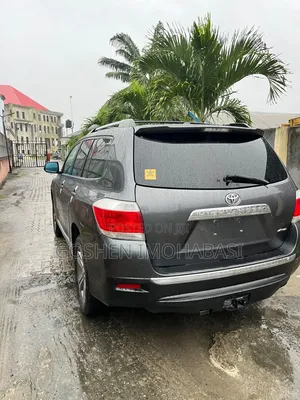 Toyota Highlander Limited 2011 Gray