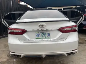 Toyota Camry XSE (2.5L 4cyl 8A) 2019 White