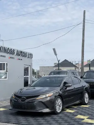 Toyota Camry XLE FWD (2.5L 4cyl 8AM) 2018 Brown