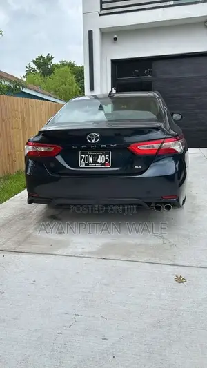 Toyota Camry SE 2021