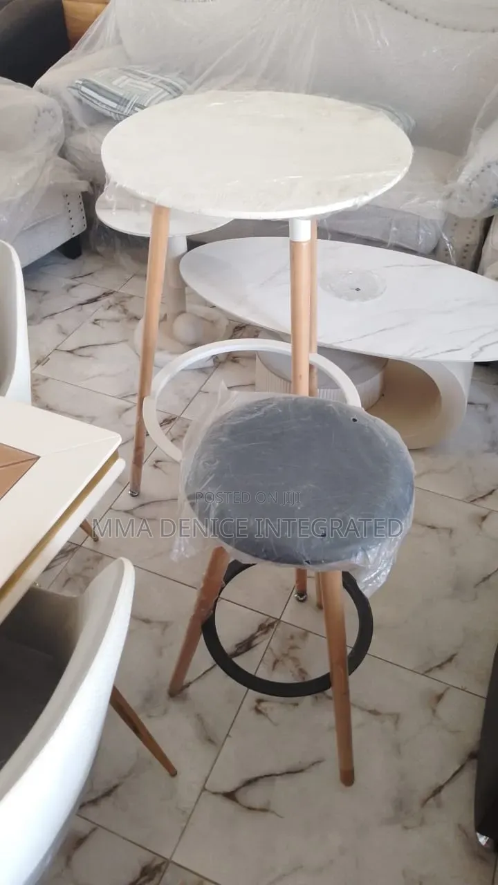 Modern Wooden Bar Stool With Backrest – Elegant Design