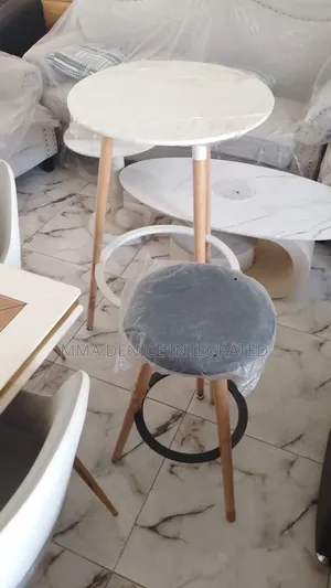 Modern Wooden Bar Stool With Backrest – Elegant Design