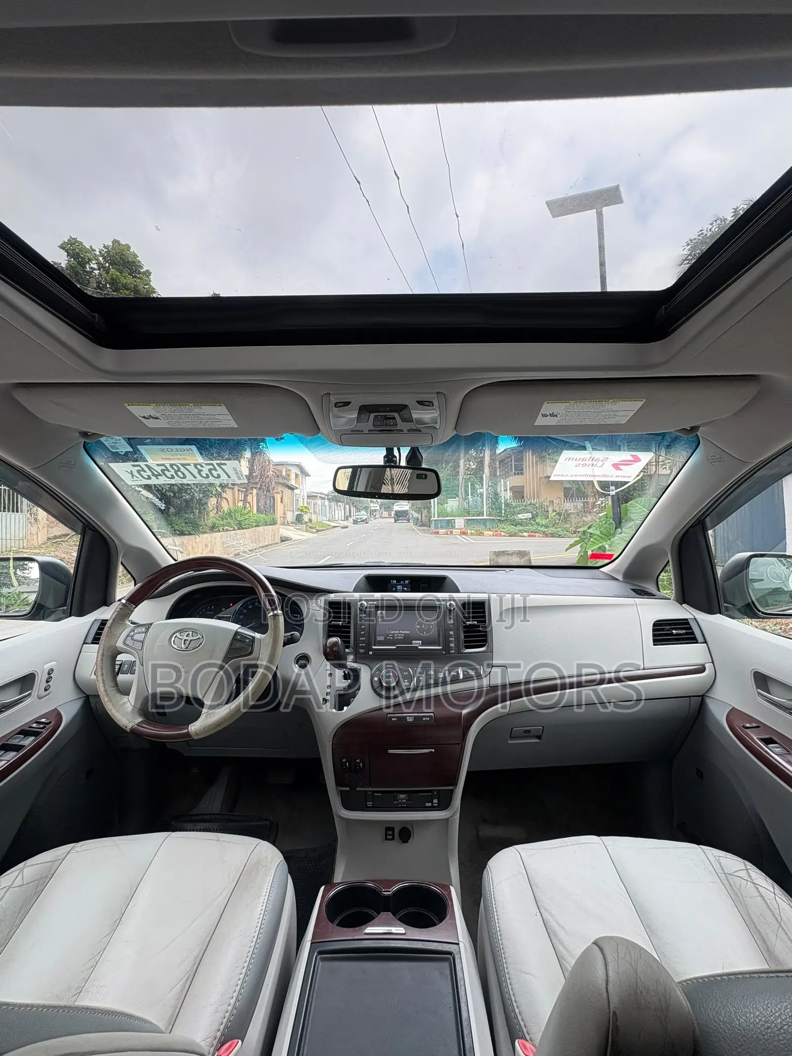Toyota Sienna 2012 Silver