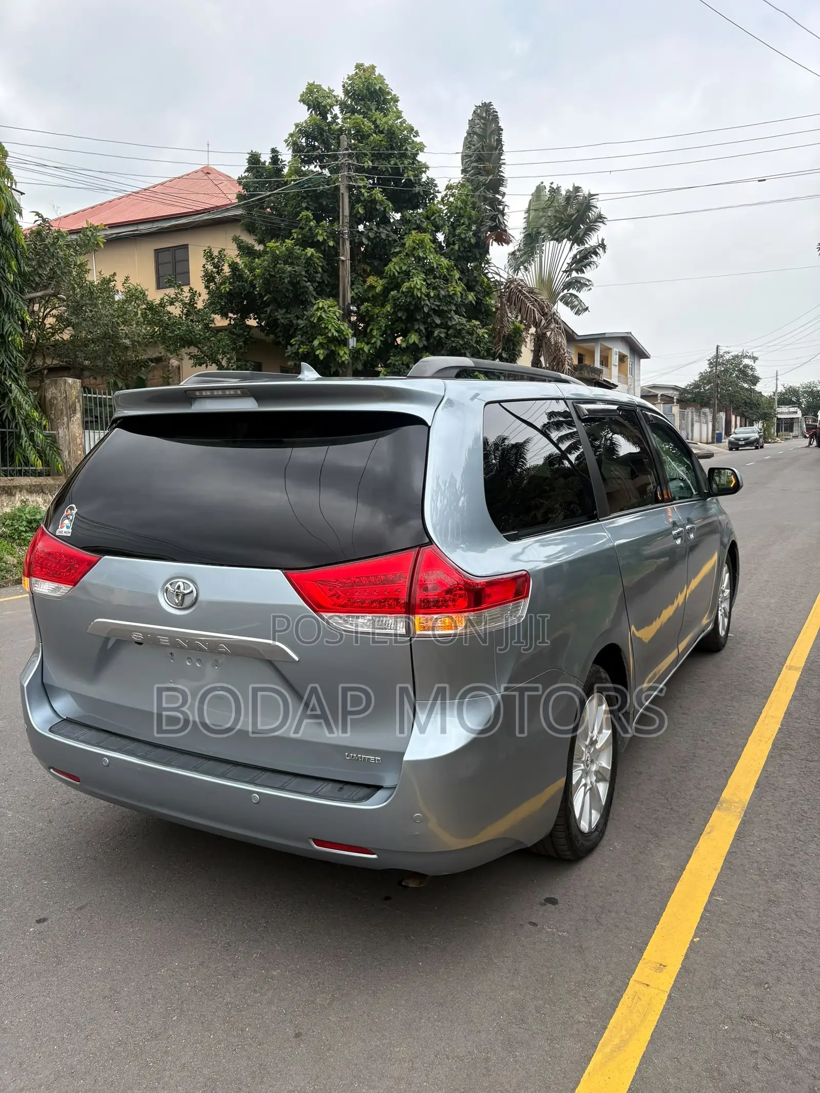 Toyota Sienna 2012 Silver