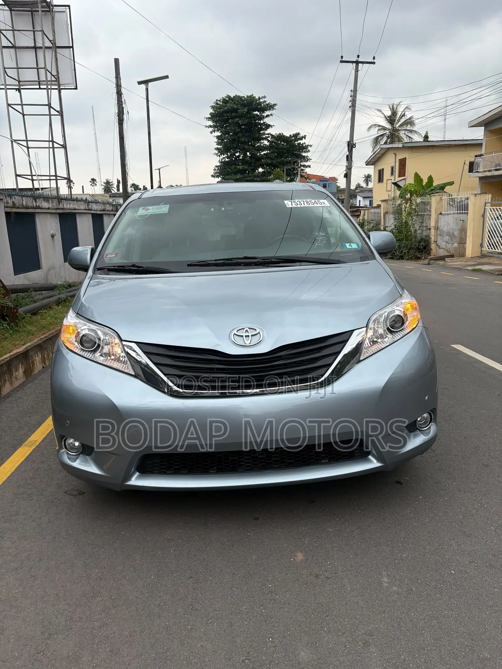 Toyota Sienna 2012 Silver