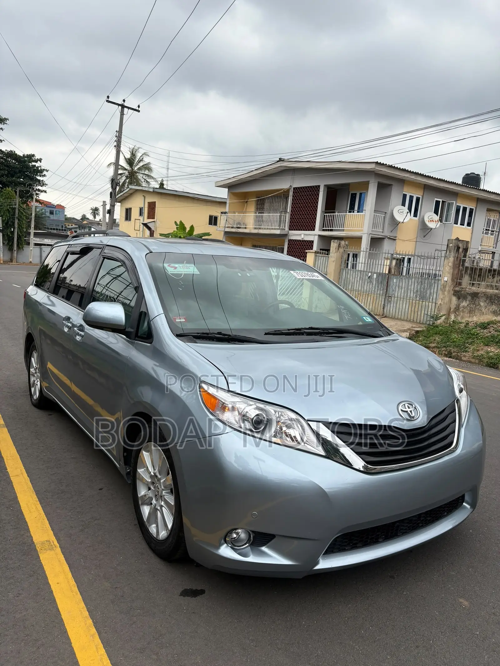 Toyota Sienna 2012 Silver