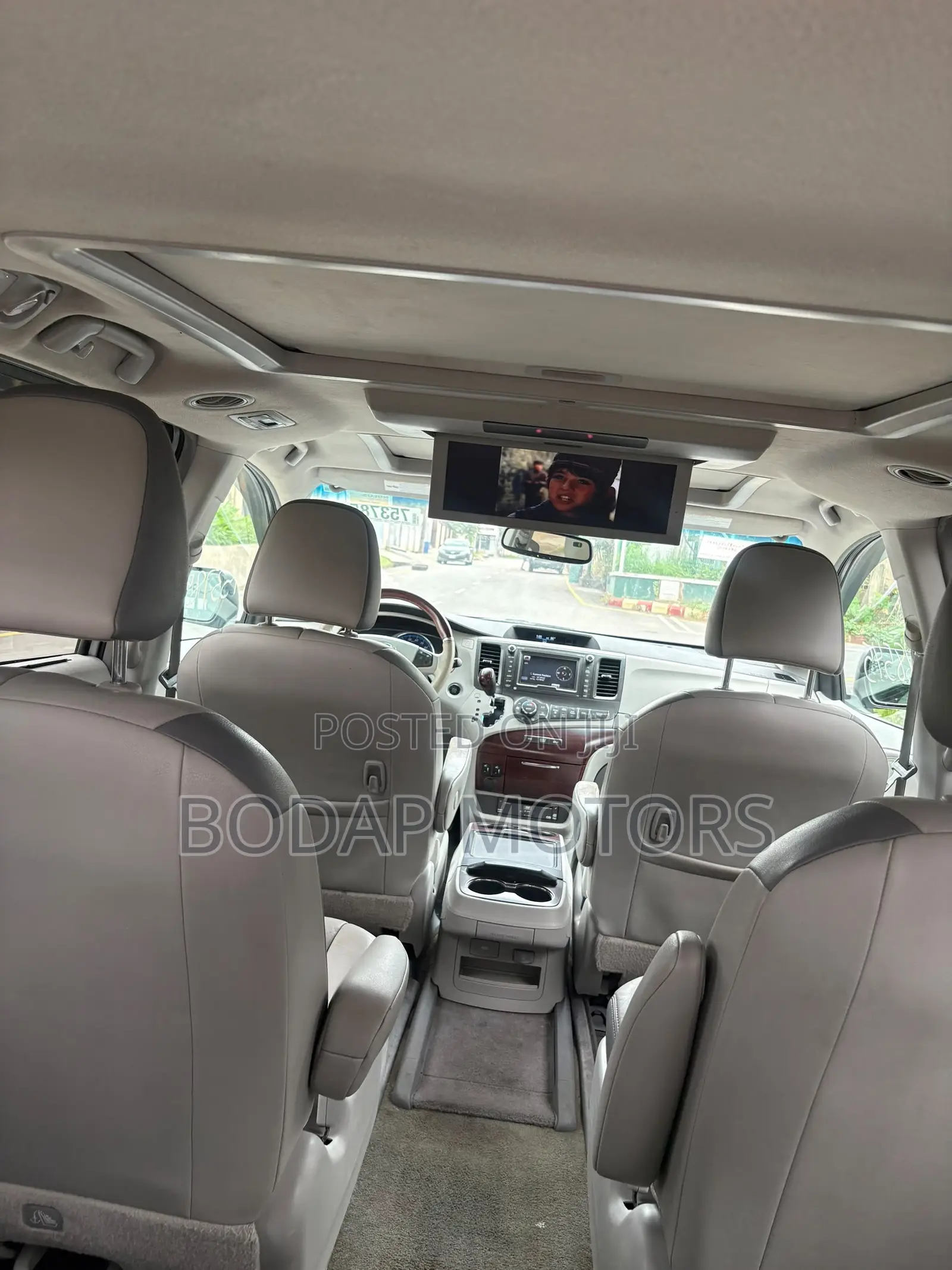 Toyota Sienna 2012 Silver