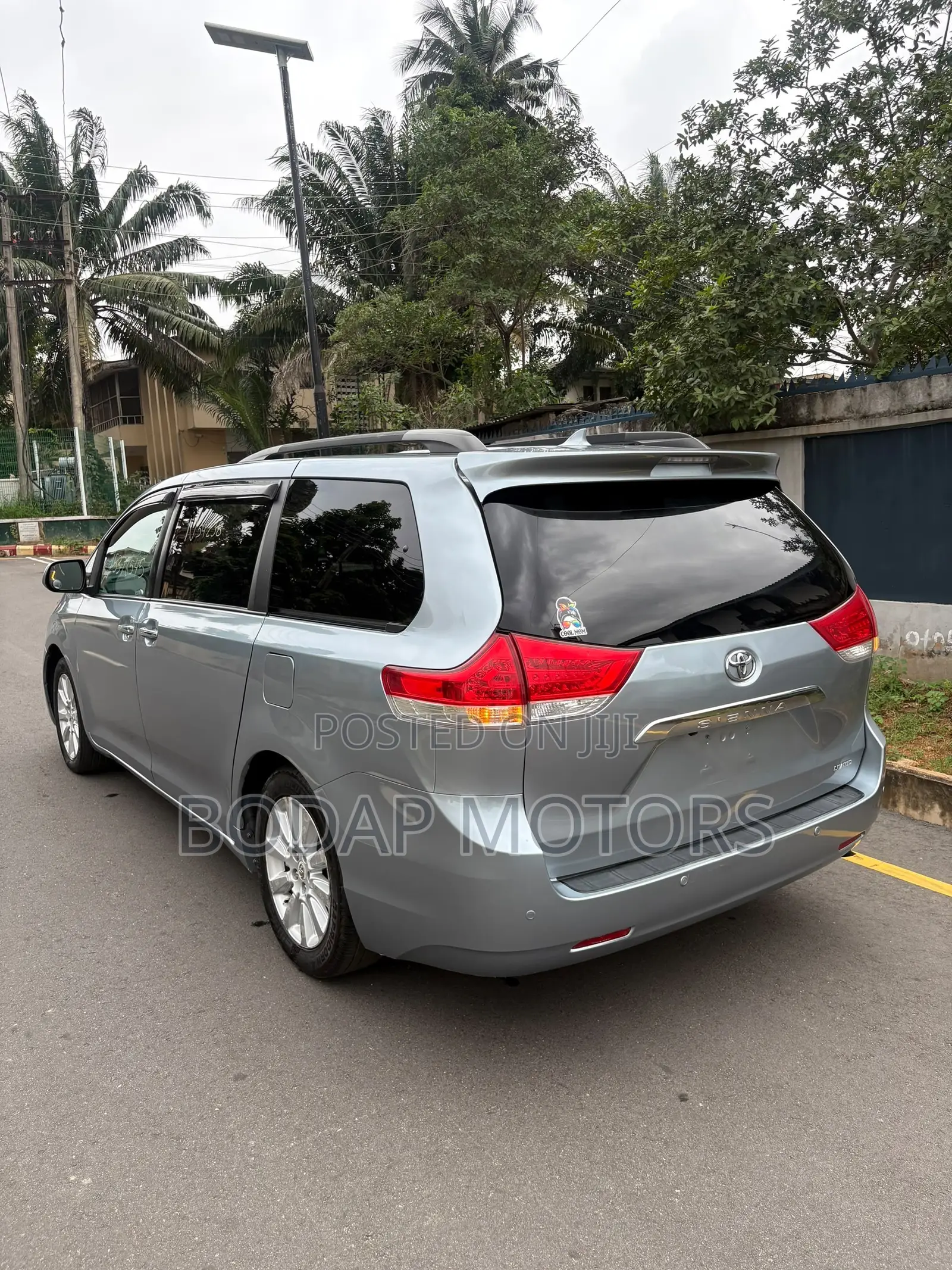 Toyota Sienna 2012 Silver