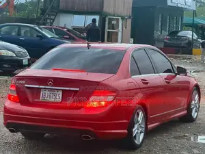 Mercedes-Benz C300 2011 Red
