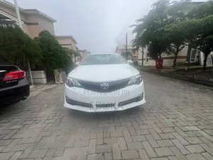 Toyota Camry SE 4dr Sedan (2.5L 4cyl 6A) 2013 White