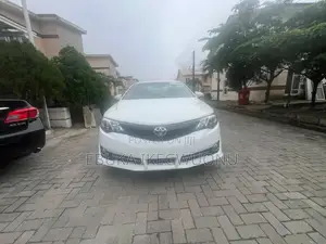 Toyota Camry SE 4dr Sedan (2.5L 4cyl 6A) 2013 White