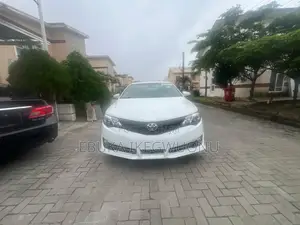 Toyota Camry SE 4dr Sedan (2.5L 4cyl 6A) 2013 White