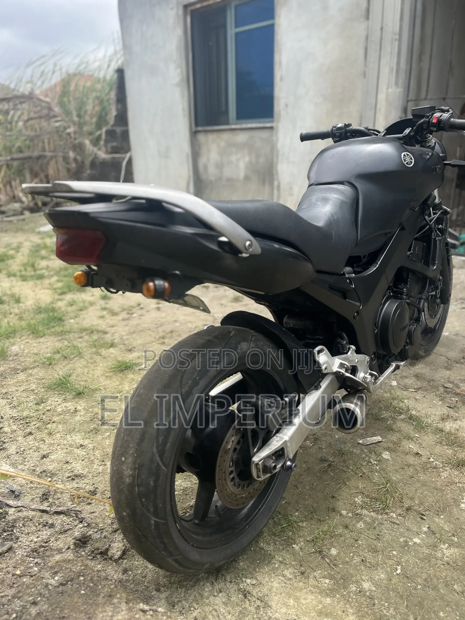 Yamaha 2010 Black
