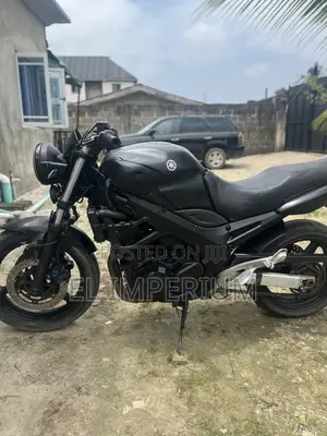 Yamaha 2010 Black