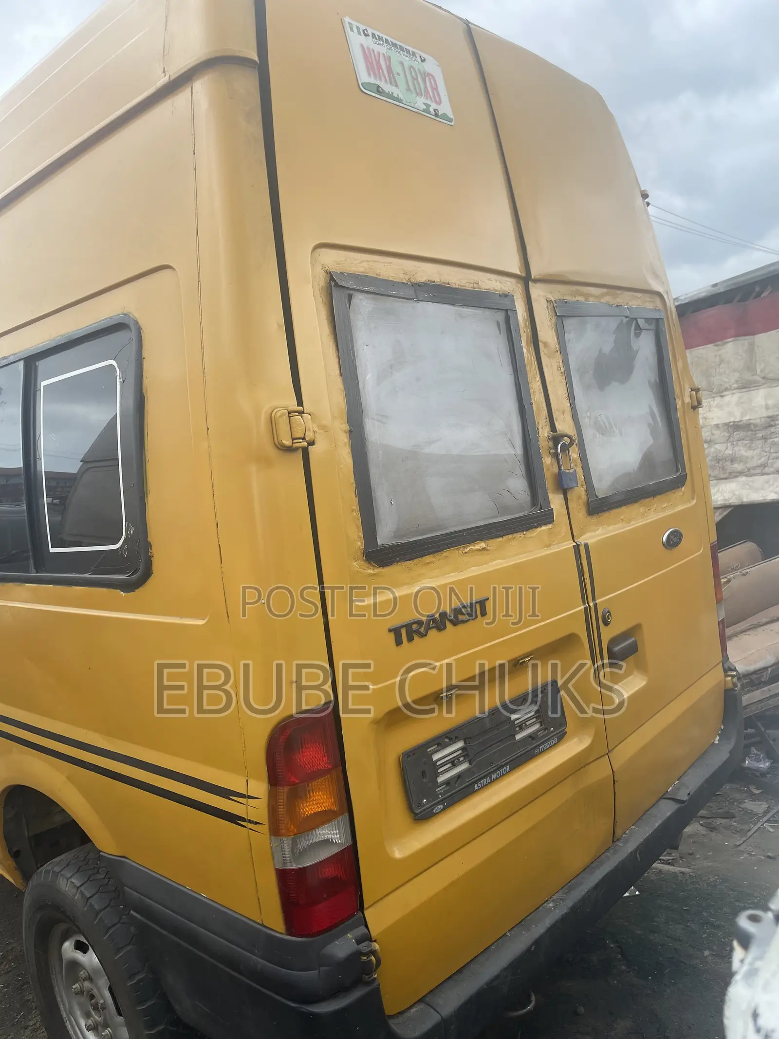 Ford Transit 2002 Yellow