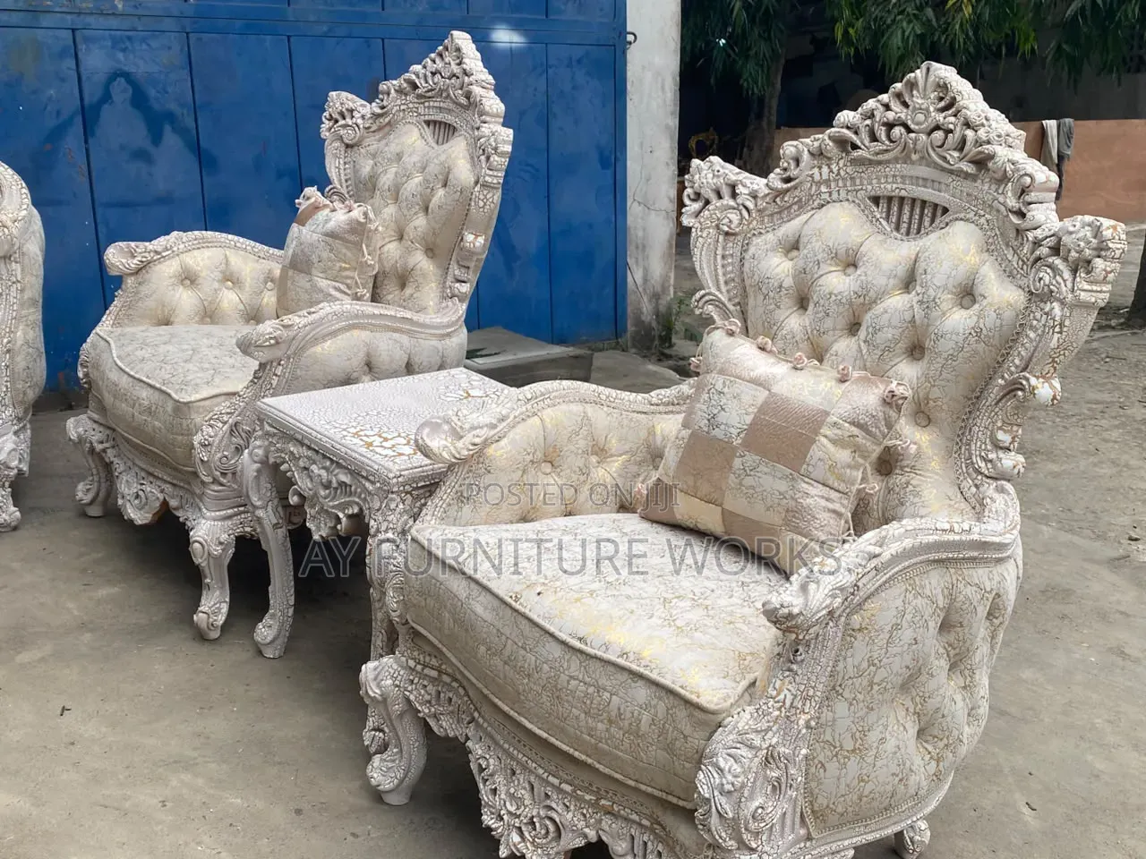 Luxurious Classic Royal Sofa Set