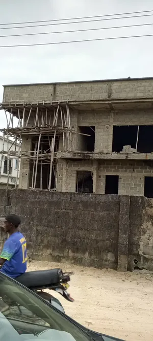 5bdrm Duplex in Green Beach Estate for sale