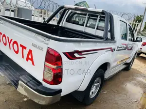 Toyota Hilux 2015 White