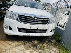 Toyota Hilux 2015 White