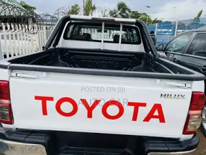 Toyota Hilux 2015 White