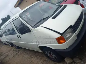 Volkswagen Transporter 2002 White