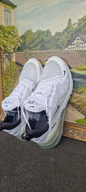 Nike Air Max 270