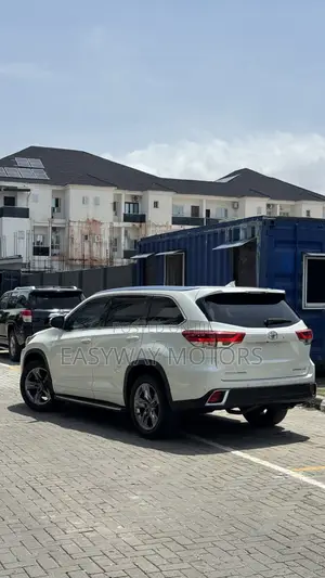 Toyota Highlander Limited Platinum 4x2 V6 (3.5L 6cyl 8A) 2018 White