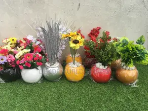 Small Sphere Vase With Flowers