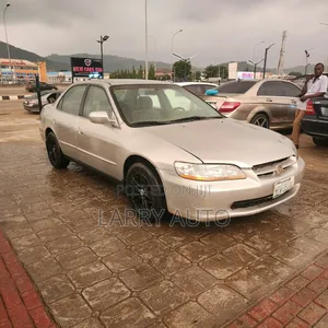 Honda Accord 2002 Gold