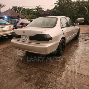 Honda Accord 2002 Gold