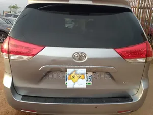 Toyota Sienna 2011 Gray
