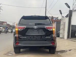Toyota Highlander Limited 4dr SUV AWD (3.5L 6cyl 6A) 2015 Black