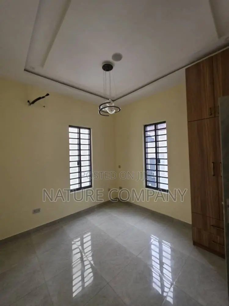 5bdrm Duplex in Omole Phase 2 for rent