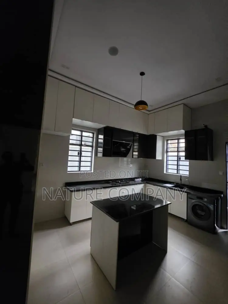 5bdrm Duplex in Omole Phase 2 for rent