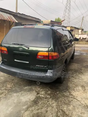 Toyota Sienna 2000 Green