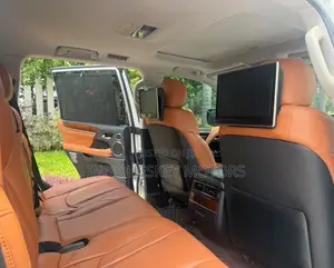 Lexus LX 570 AWD 2016 White
