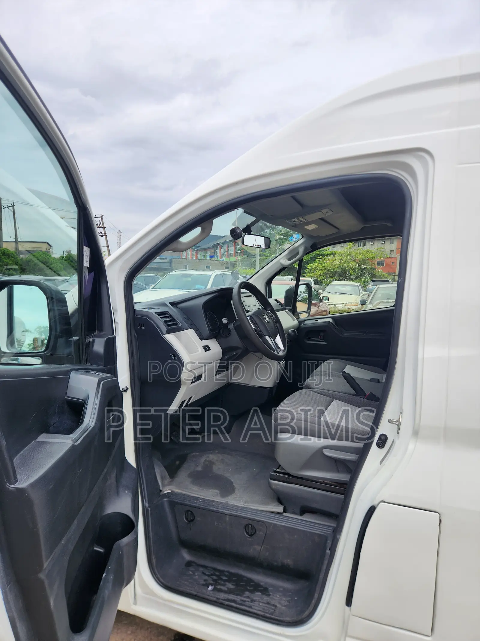 Toyota HiAce 2022 White