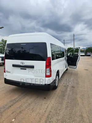 Toyota HiAce 2022 White