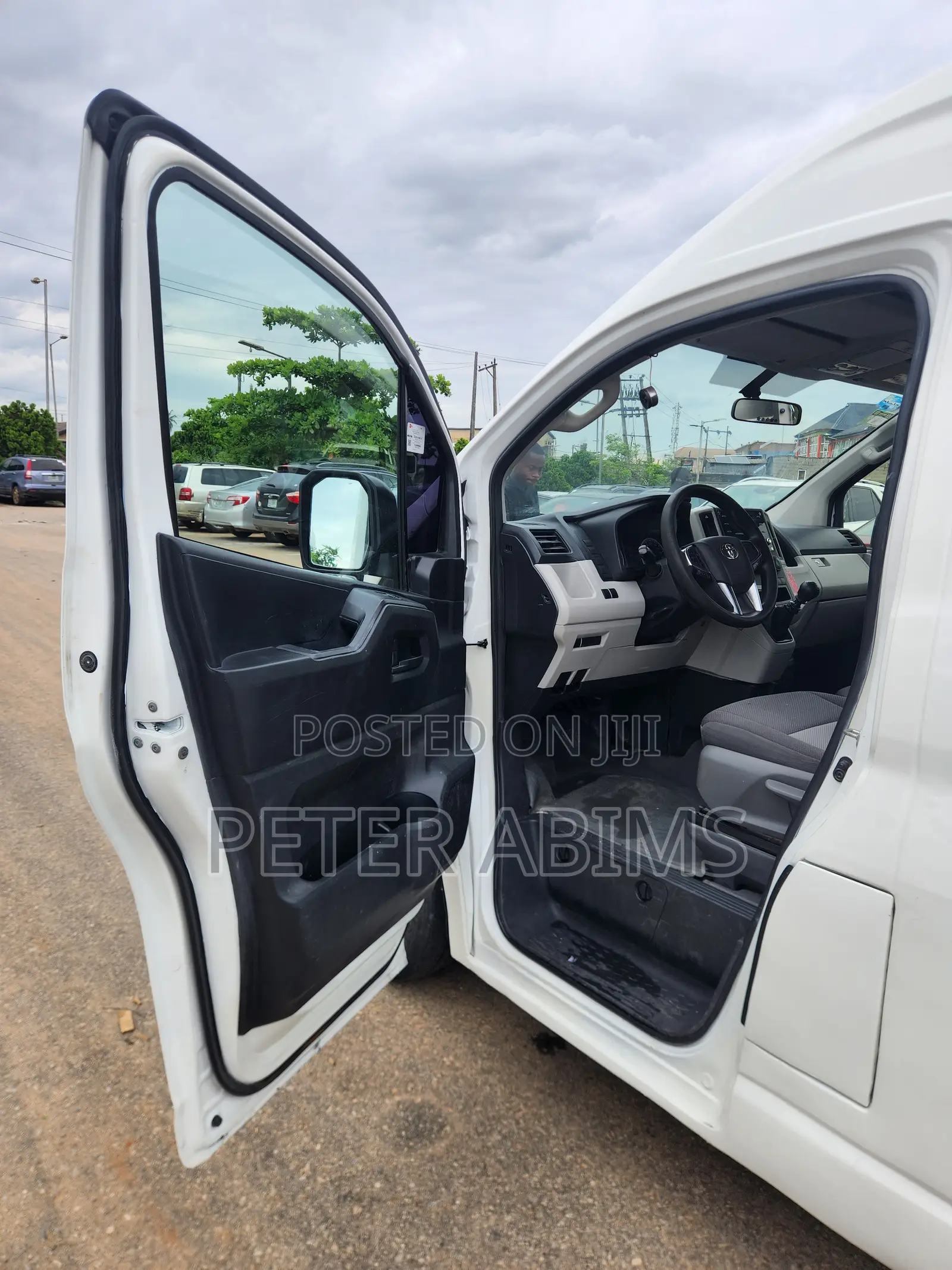 Toyota HiAce 2022 White
