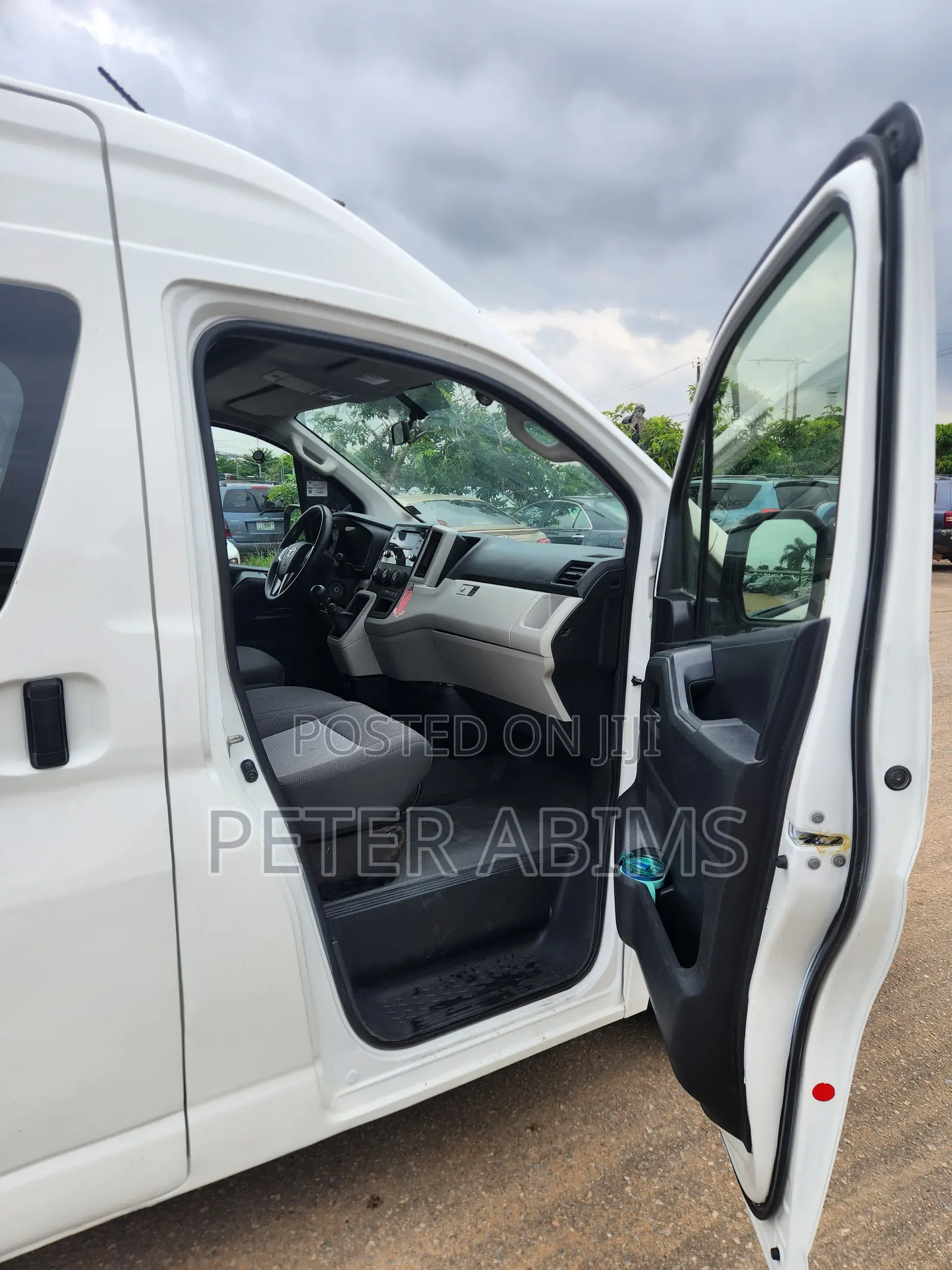 Toyota HiAce 2022 White