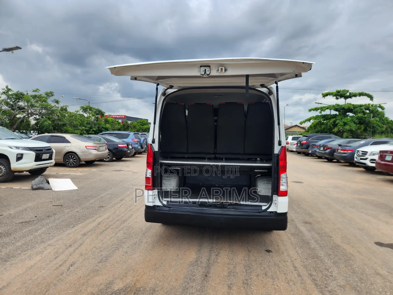 Toyota HiAce 2022 White